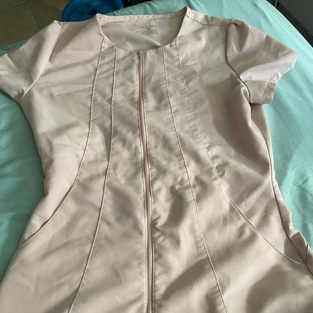 Jaanuu scrub top